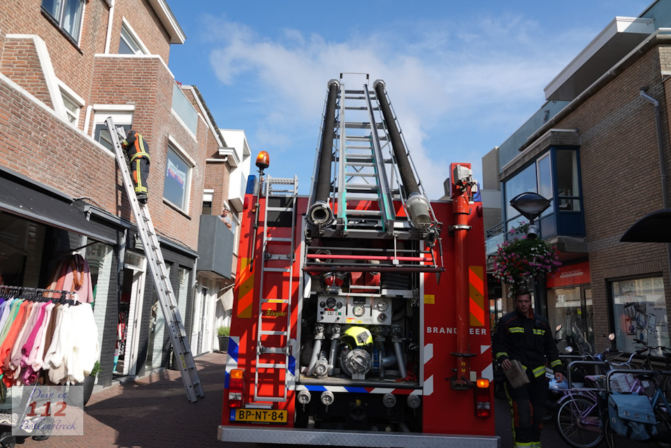 Winkel de dupe van wateroverlast vanaf balkon bovenwoning in Noordwijk