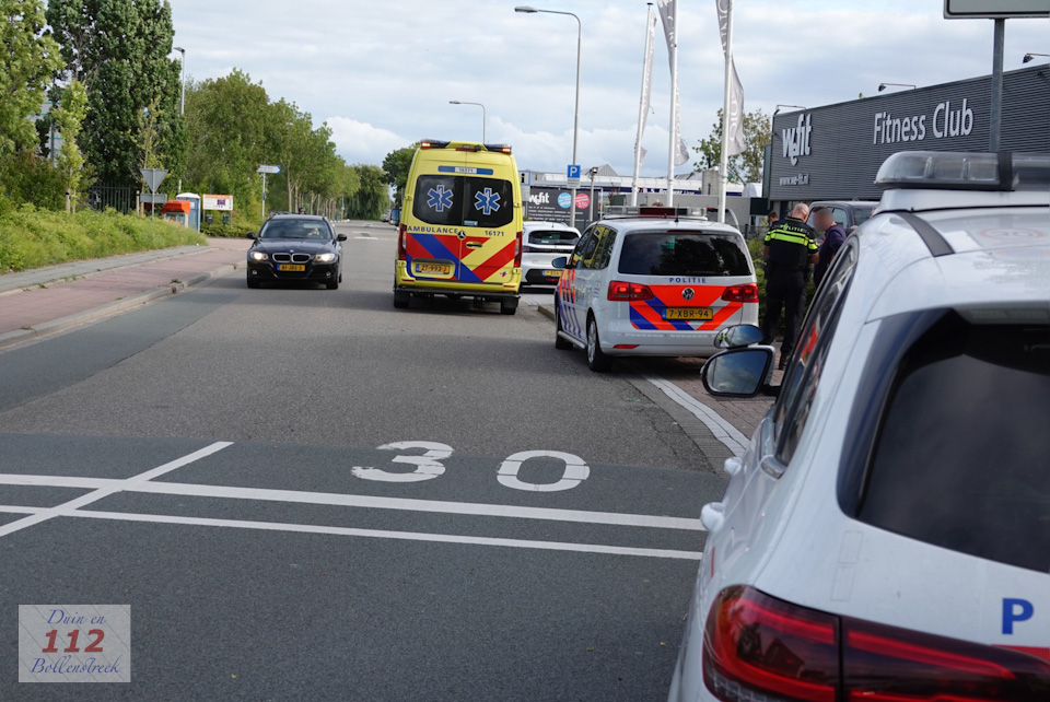 Automobilist rijdt fietser aan op Meer en Duin in Lisse