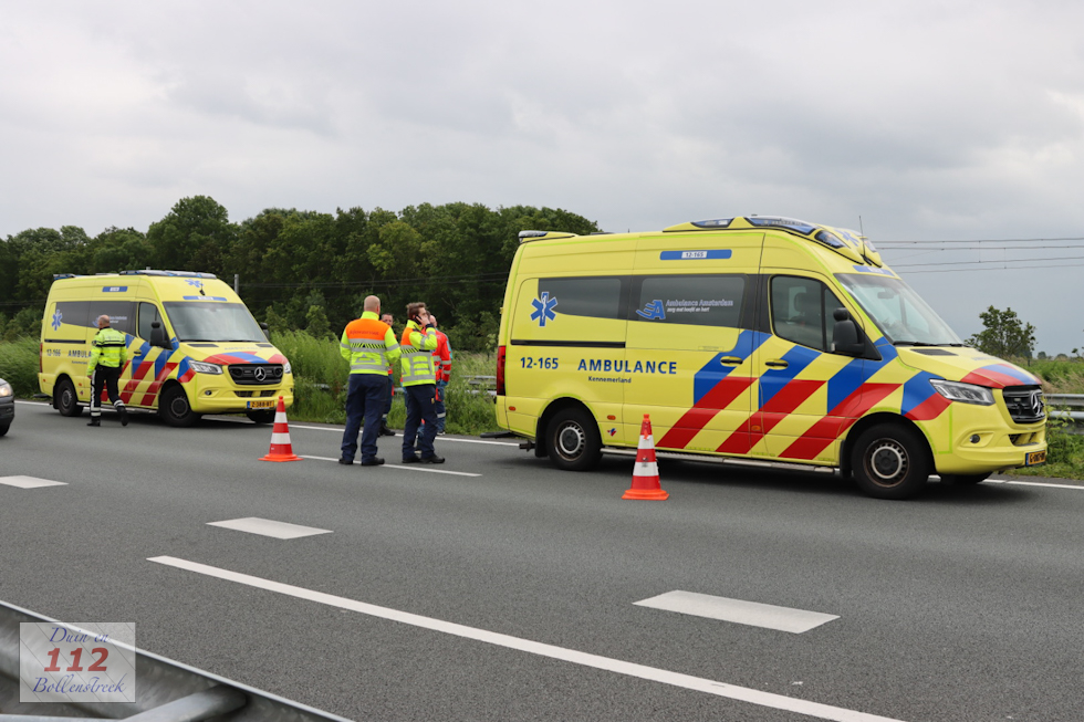 Auto en busje botsen op A44 bij Abbenes