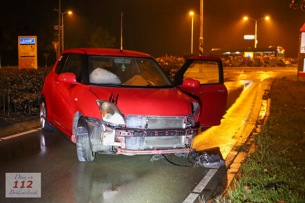 Auto zwaar beschadigd na foute inhaalmanoeuvre in Lisse