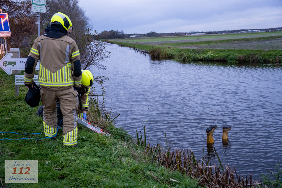 Hulpdiensten rukken uit voor laarzen in het water in Noordwijkerhout