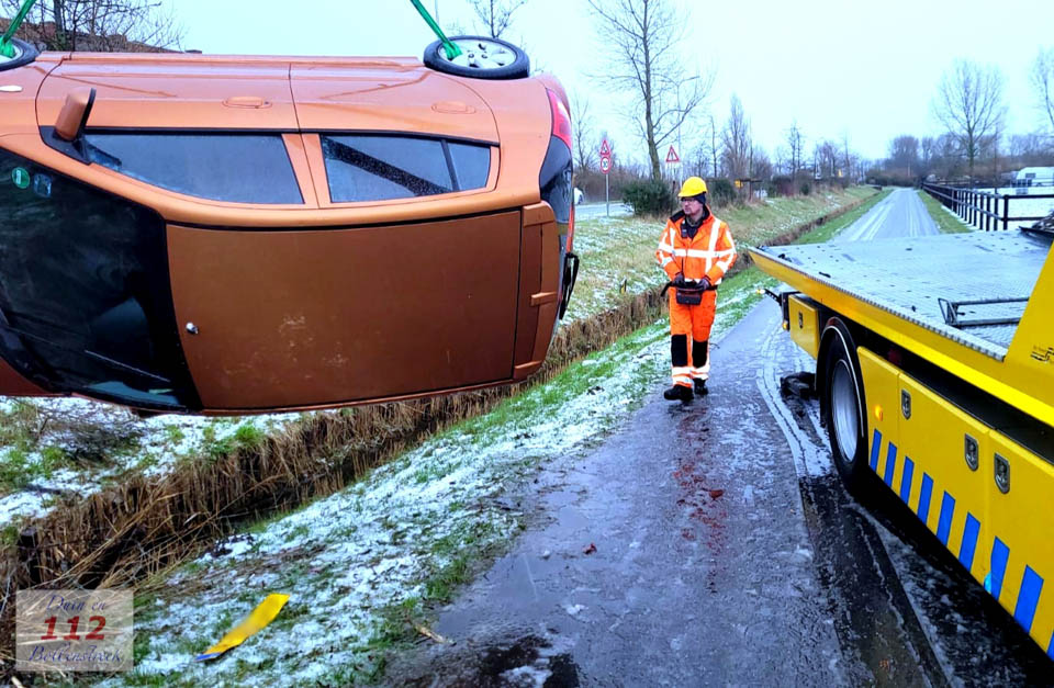 Gladheid zorgt voor ongeval op Noordwijkse Beeklaan