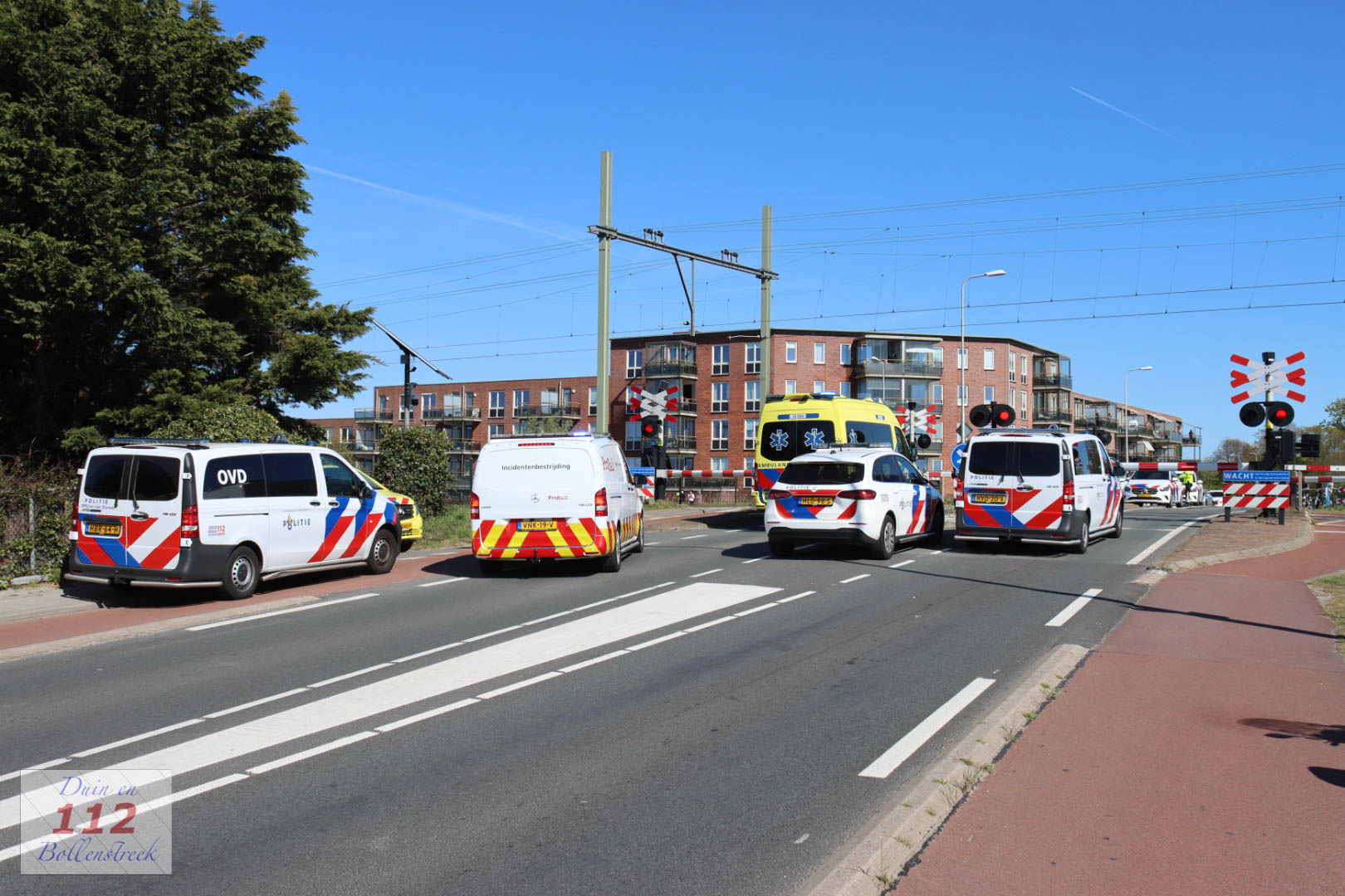 Spoorwegovergang Beeklaan Hillegom langere tijd dicht door ongeval op spoor, veel vertraging voor verkeer