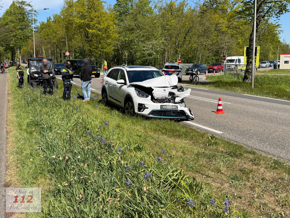 Gewonde en veel schade bij ongeval op drukke Stationsweg in Lisse