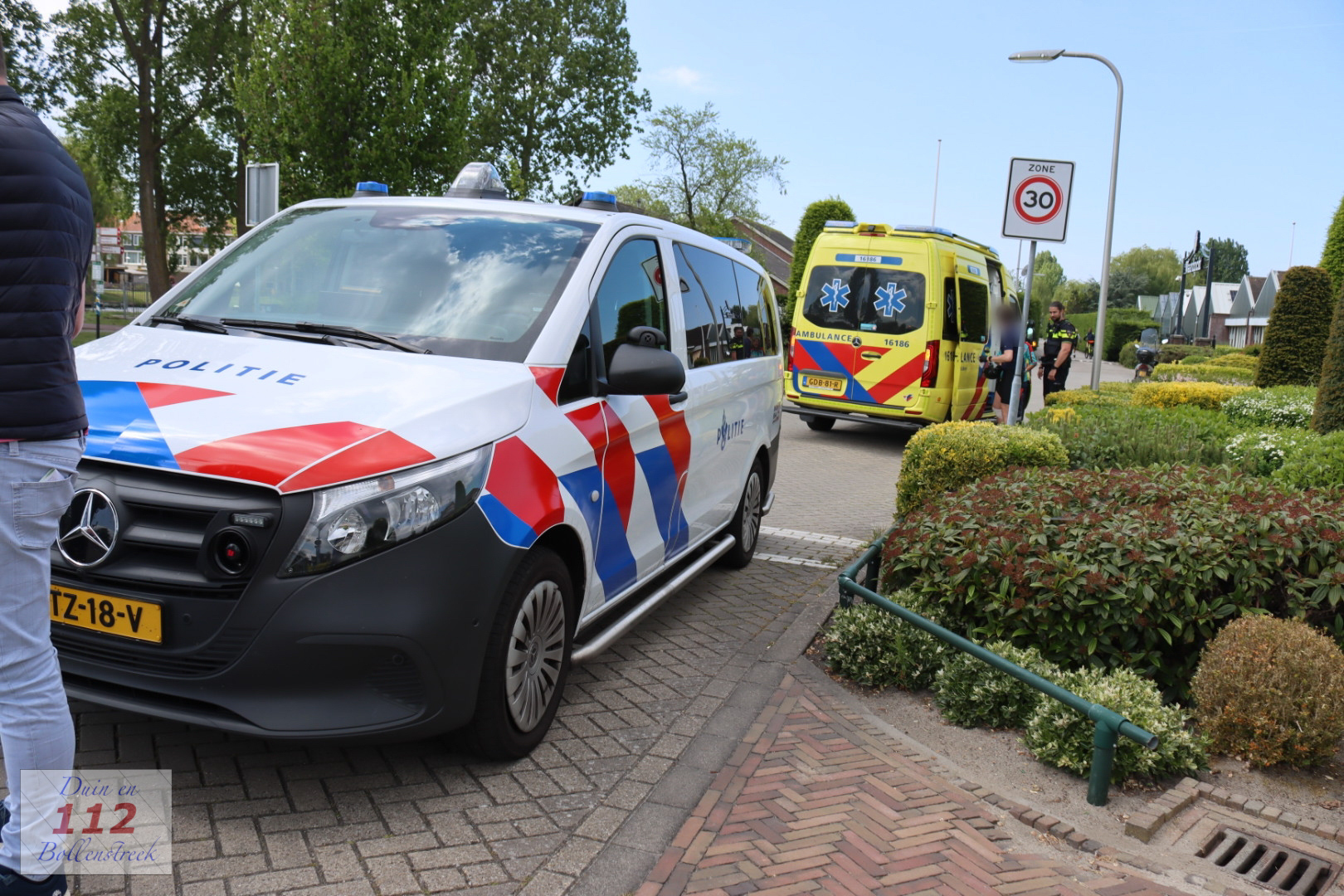 Racefietser en auto in botsing in Rijnsburg