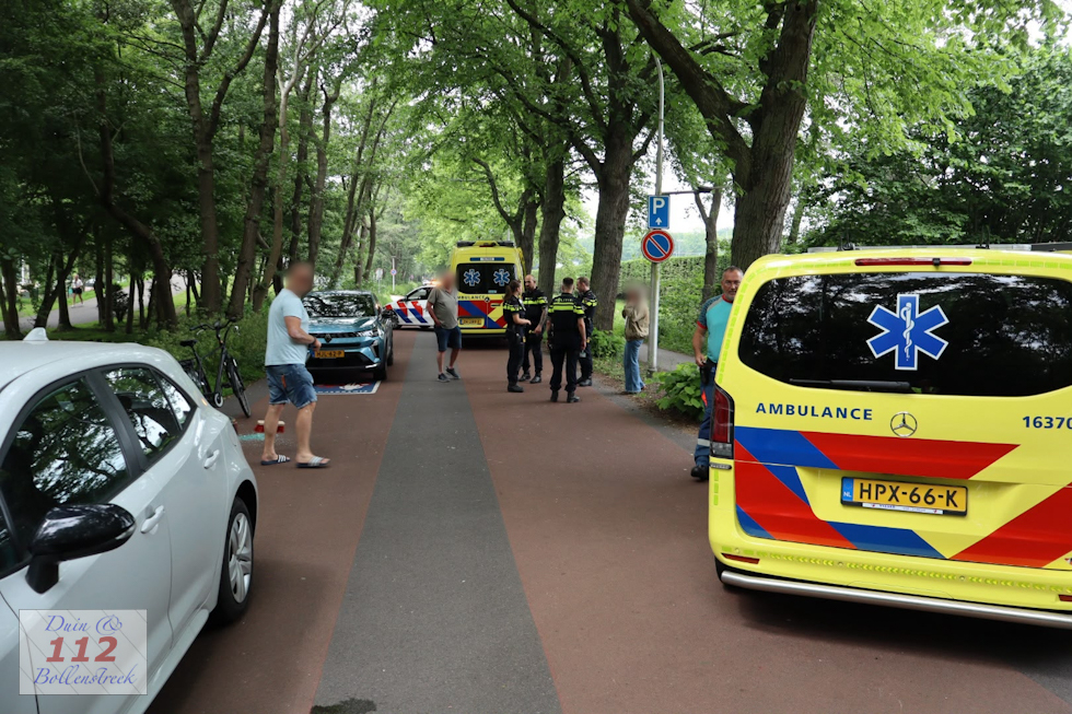 Achterruit van auto sneuvelt na ongeval met fietser in Lisse