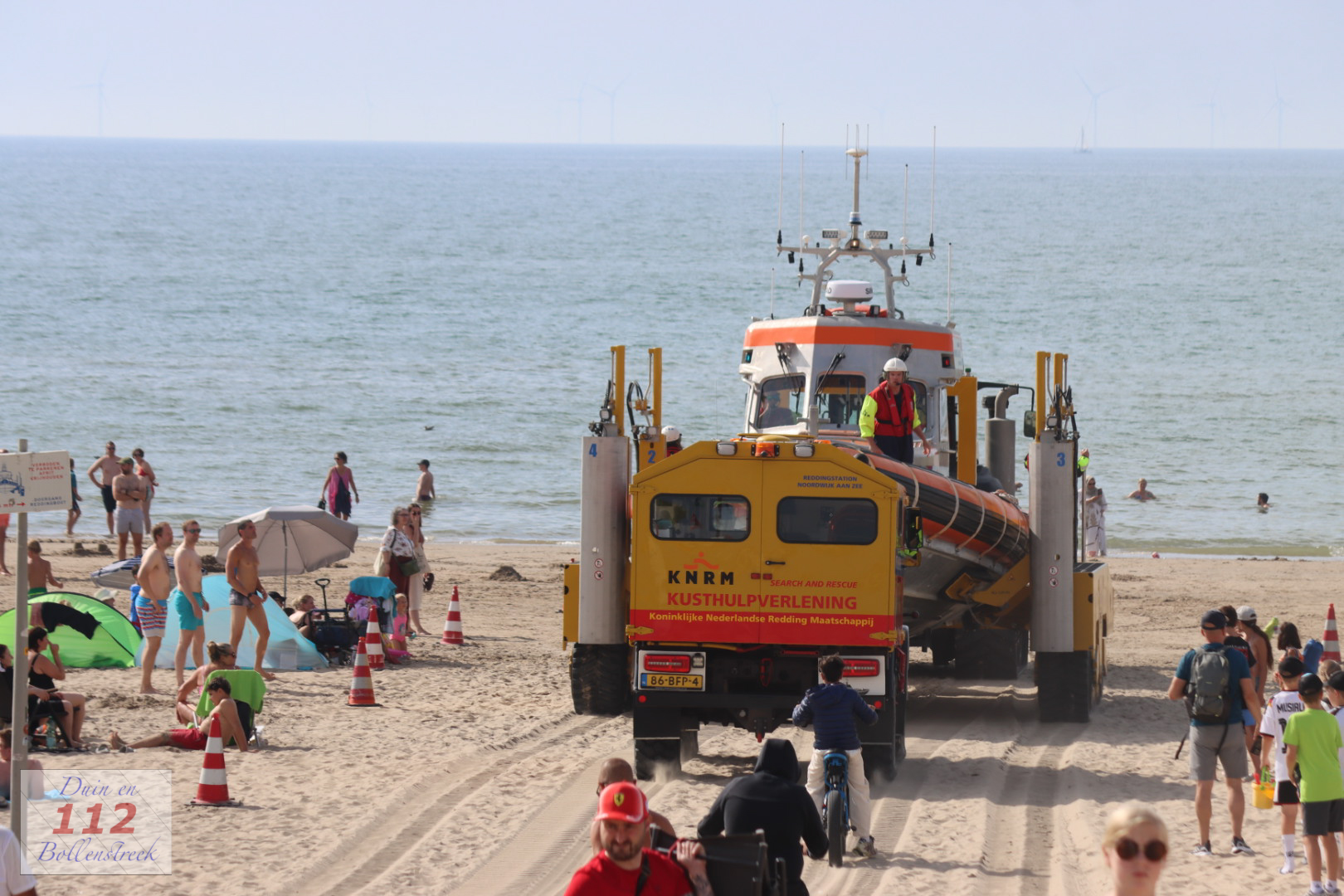 Reddingsdiensten opzoek naar 2.5 uur vermiste paddleboarder op zee bij Noordwijk
